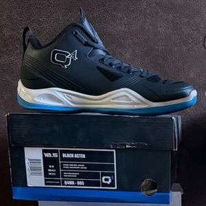 Q4 Black aster basketball shoes